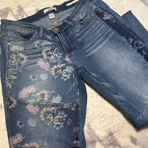 644.  Vintage America Floral Blue Ankle Jeans